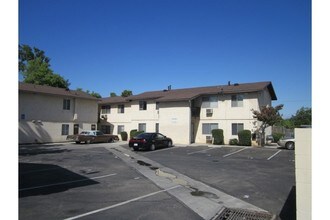 1420 Monterey St in Bakersfield, CA - Building Photo - Building Photo