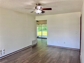 208 Cagle St in Moore, OK - Foto de edificio - Building Photo