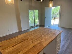 15430 Stroup Cir in Austin, TX - Building Photo - Building Photo