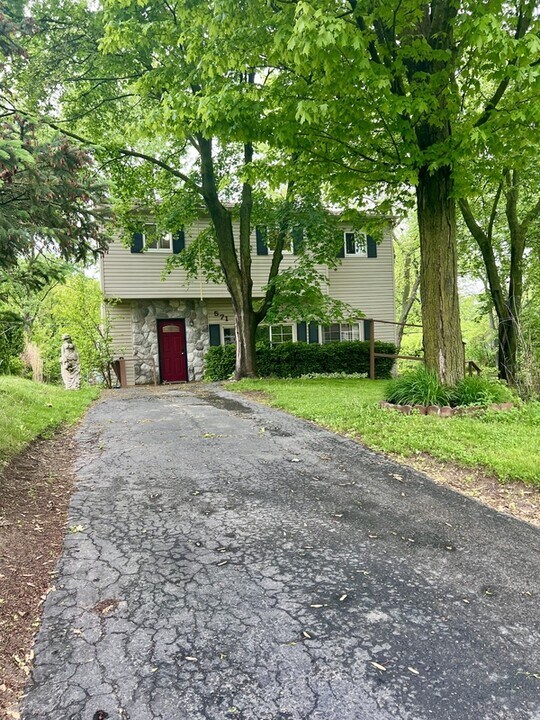 571 Cristy Ave in Waterford Township, MI - Building Photo