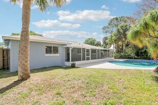 2145 5th St in Vero Beach, FL - Building Photo