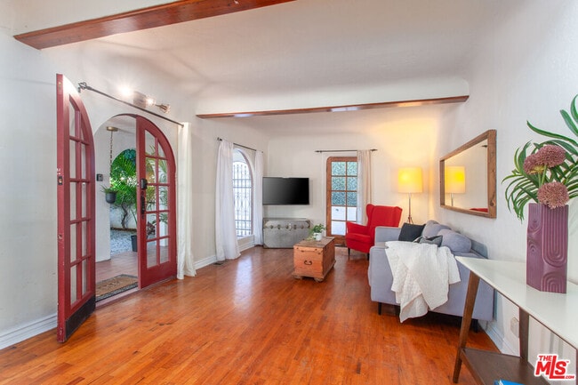 1147 Wilcox Pl in Los Angeles, CA - Building Photo - Building Photo