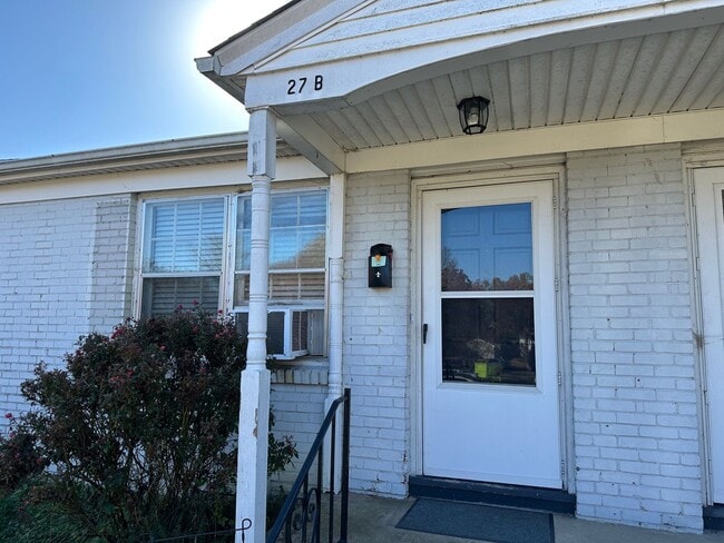 1700 Roslyn Dr in Burlington, NC - Building Photo - Building Photo