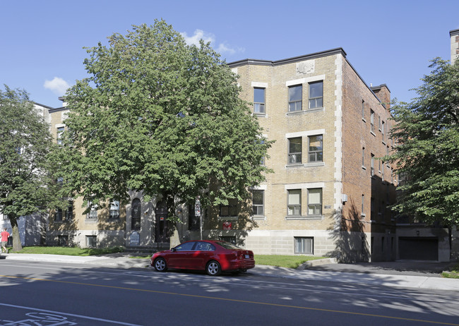 3156 Édouard-Montpetit