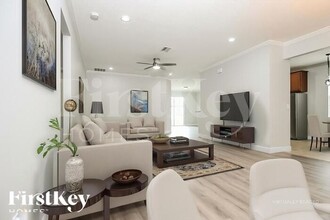 1107 Lauren Manor Loop in Ruskin, FL - Building Photo - Building Photo
