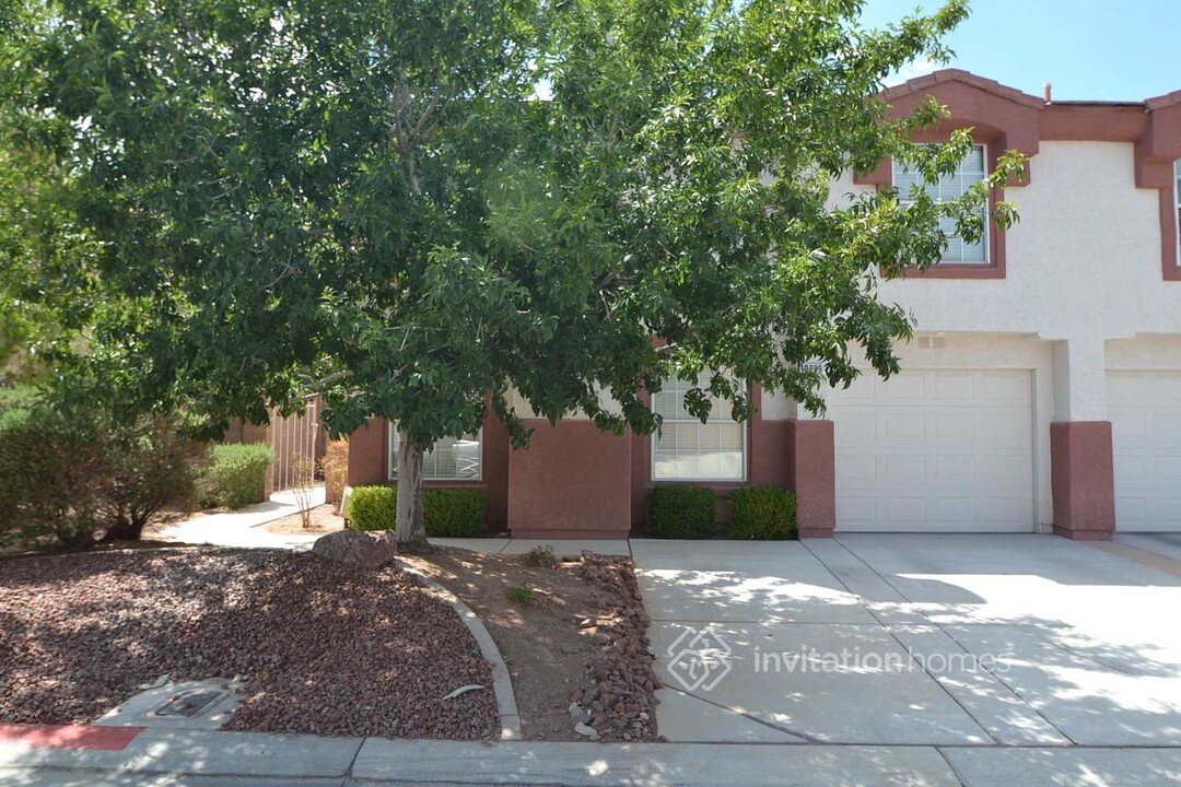 10229 Quaint Tree St in Las Vegas, NV - Foto de edificio