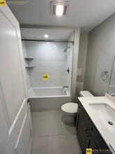 26 Chelsea St, Unit 2 in Boston, MA - Foto de edificio - Building Photo