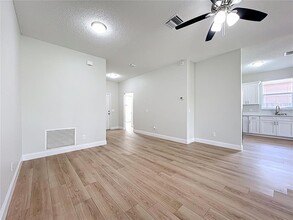 511 Sand Ridge Dr in Valrico, FL - Building Photo - Building Photo