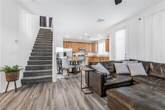 10410 Lilac Square Ave in Las Vegas, NV - Building Photo - Building Photo