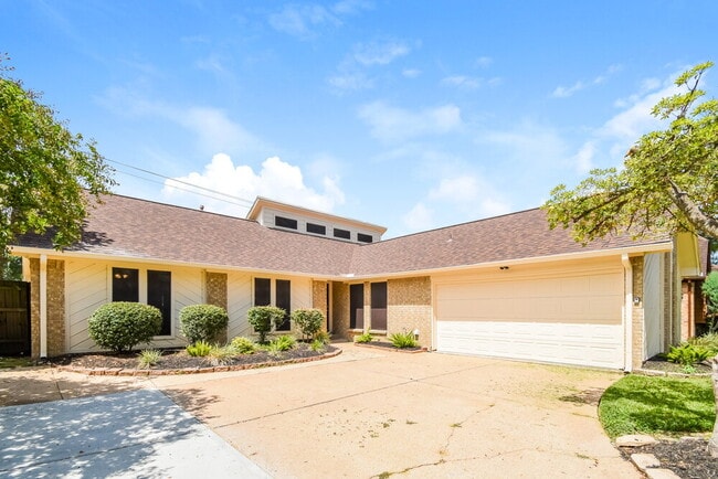 property at 6511 Gleneagles Dr