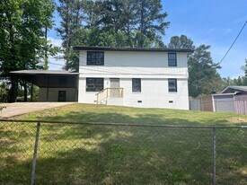 838 Needle Dr in Forest Park, GA - Building Photo