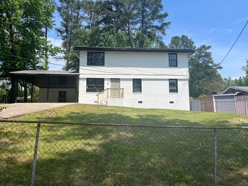 838 Needle Dr in Forest Park, GA - Building Photo