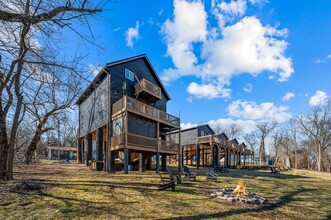 314 Elm St in Galena, MO - Building Photo - Building Photo