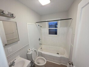 115 Chestnut Dr in High Point, NC - Building Photo - Building Photo