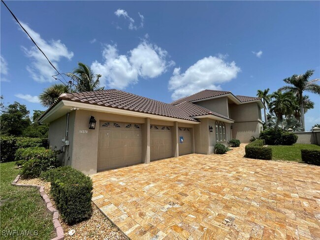 14370 McGregor Blvd in Ft. Myers, FL - Foto de edificio - Building Photo