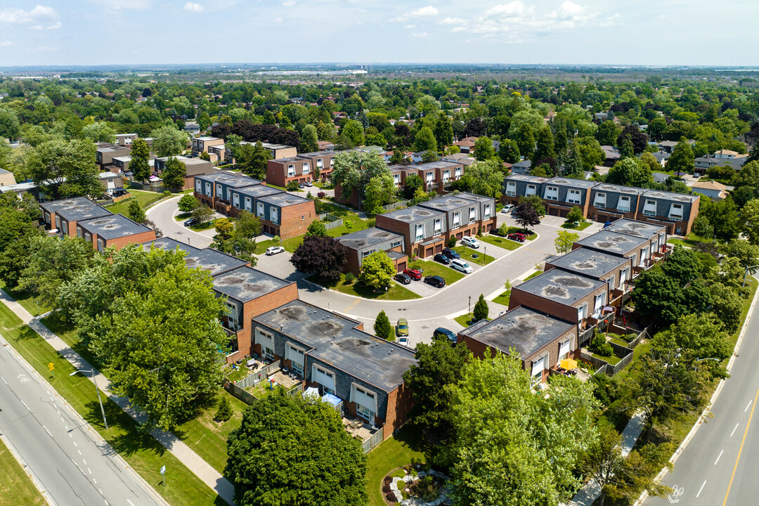 78 Deacon Ln in Ajax, ON - Building Photo