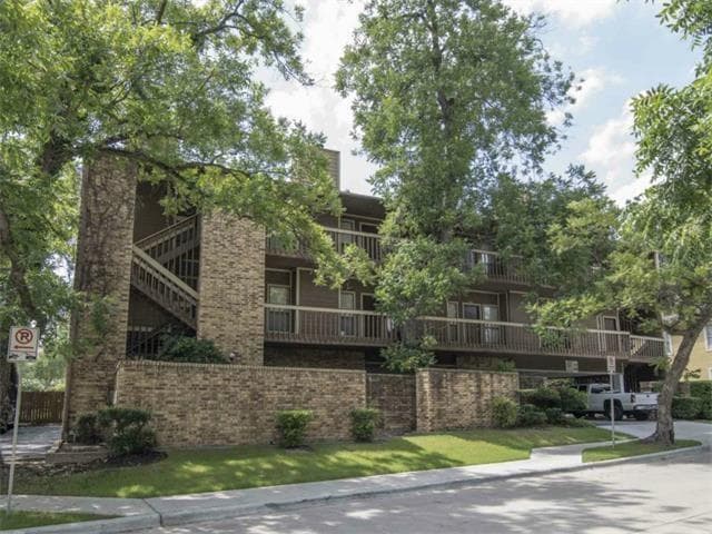 property at 612 Park Pl