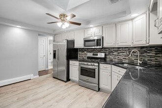 332 Holiday Park Dr in Pittsburgh, PA - Building Photo - Building Photo