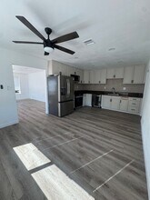 325 S Gordon St in Ridgecrest, CA - Building Photo - Building Photo