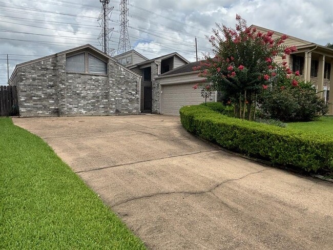 3243 E Rangecrest Pl