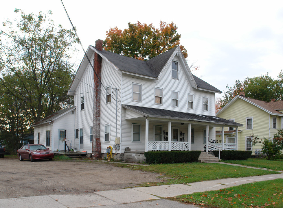 332 N Cochran Ave in Charlotte, MI - Building Photo