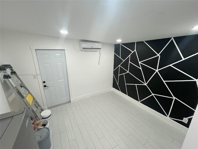 5803 Buchanan St in Hollywood, FL - Building Photo - Building Photo