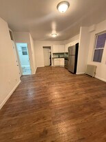 47-14 Ditmars Blvd in Queens, NY - Building Photo