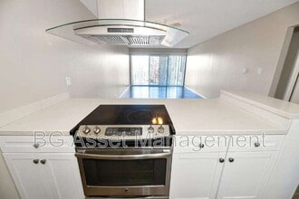 944 Fletcher Ln in Hayward, CA - Building Photo - Building Photo