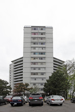 Branson Tower in Toronto, ON - Building Photo - Building Photo