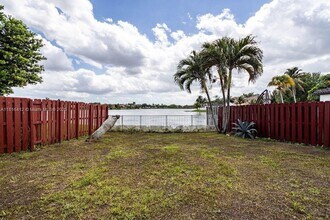 5090 SW 136th Ave in Miramar, FL - Building Photo - Building Photo
