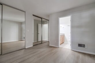 5543 Adobe Falls Rd-Unit -Adobe Falls in San Diego, CA - Building Photo - Building Photo