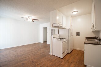 10121 Tabor St in Los Angeles, CA - Foto de edificio - Building Photo