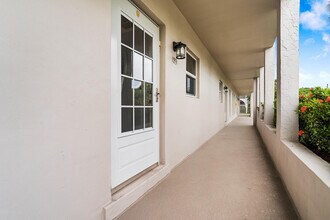 250 NE 20th St in Boca Raton, FL - Foto de edificio - Building Photo