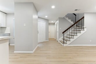 48 Spyglass Cir in Groton, CT - Building Photo - Building Photo