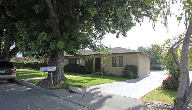 1708 Encino Ave in Monrovia, CA - Foto de edificio - Building Photo