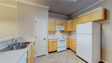 111 Kleine Ln in College Station, TX - Foto de edificio - Building Photo