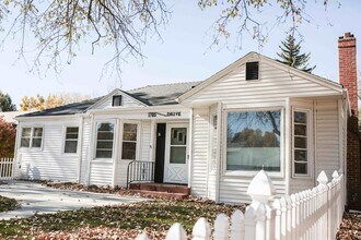 1705 Fairacres Drive, Unit Lower Unit in Greeley, CO - Foto de edificio - Building Photo
