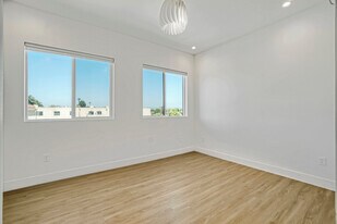 4800-4802 S Slauson Ave in Culver City, CA - Building Photo