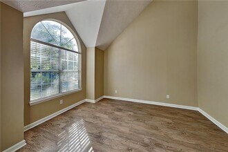 4220 E Meadow Dr in Duluth, GA - Building Photo - Building Photo