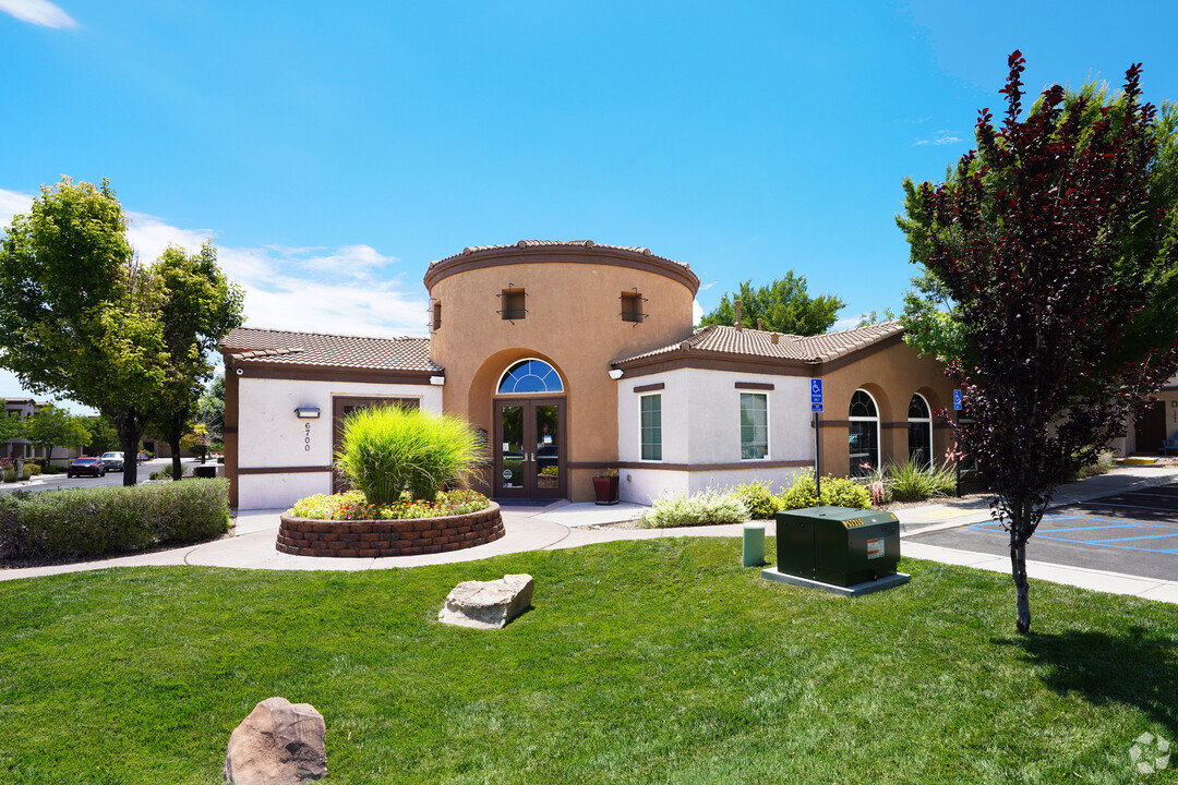 Cantata at the Trails in Albuquerque, NM - Foto de edificio