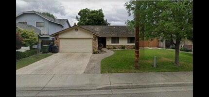 2090 N Berkeley Ave in Turlock, CA - Building Photo - Building Photo