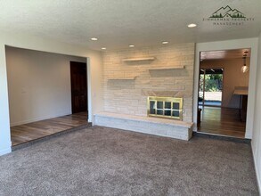 238 Woodlane Dr in Springfield, OR - Building Photo - Building Photo