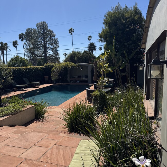 3633 Mountain View Ave, Unit Guesthouse