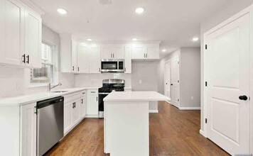 320 Grove St-Unit -1 in Newark, NJ - Building Photo - Building Photo