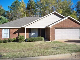 2240 21st St E in Tuscaloosa, AL - Building Photo