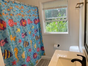 183 Hunt Ave in South Kingstown, RI - Building Photo - Building Photo