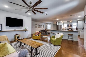 409 W Johnson St in Denison, TX - Building Photo - Building Photo