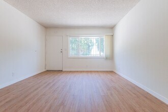 1241 E 15th St in Long Beach, CA - Building Photo - Building Photo