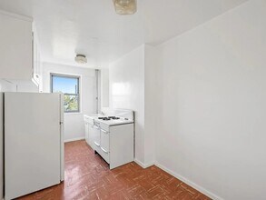 453 FDR Dr in New York, NY - Building Photo - Building Photo