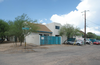 1 E Navajo Rd in Tucson, AZ - Building Photo - Building Photo